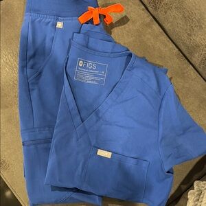 Figs Blue Scrub Set with Orange Tie